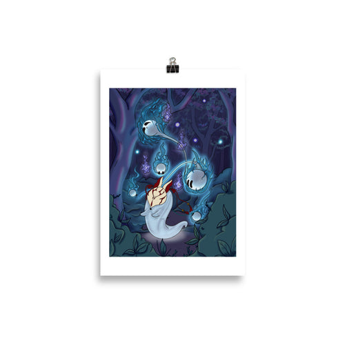 Affiche Inari and the Wisps suspendue, avec Inari entouré de feux follets dans une forêt nocturne 21 x 30 cm